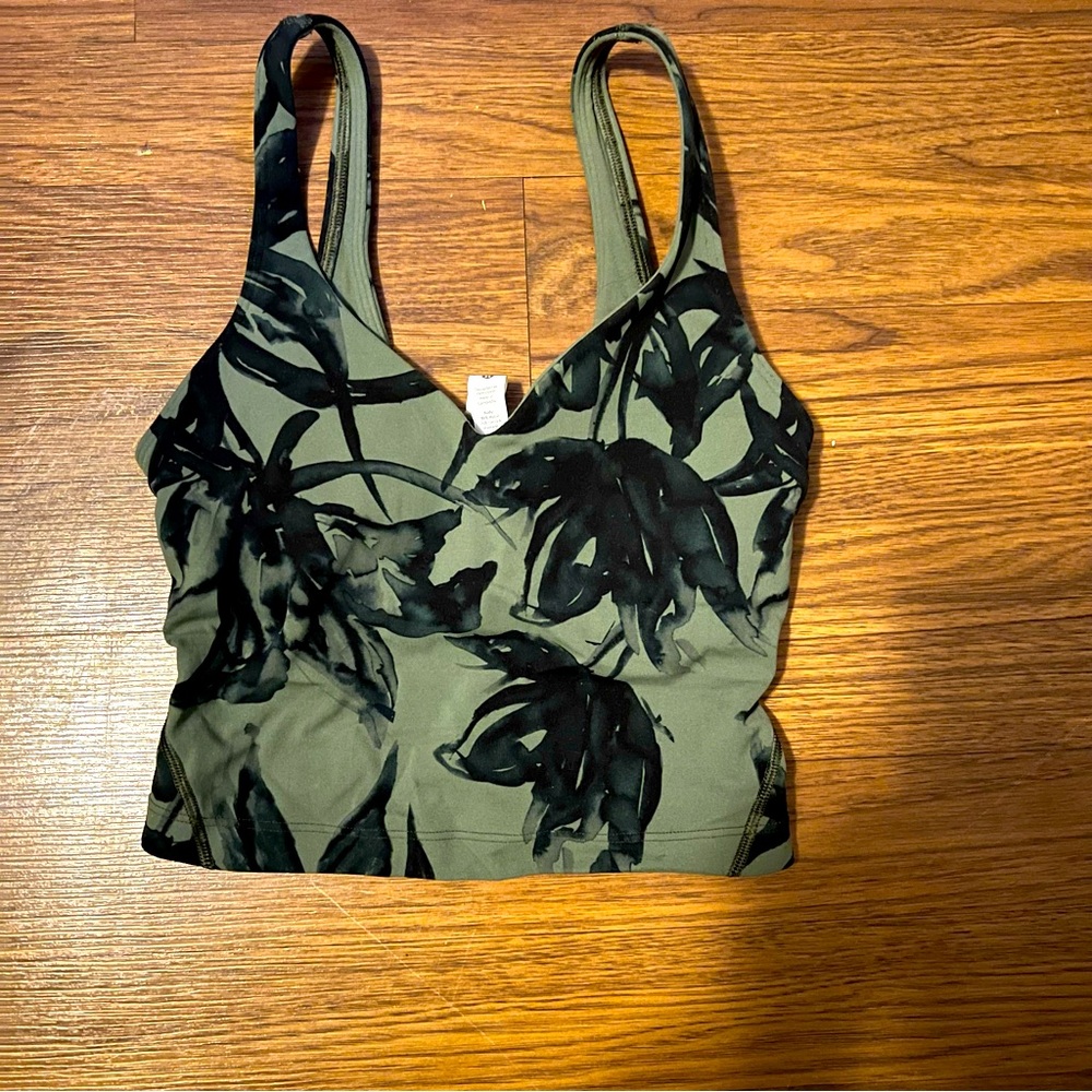 Lululemon size 0 top ~ worn once ~ green floral ish design~ align cut